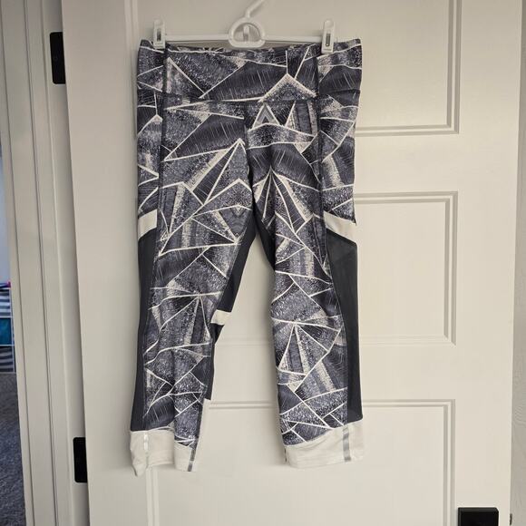Women's C9 by Champion Gray & White Athletic Capri Leggings | Size Medium - Picture 1 of 10